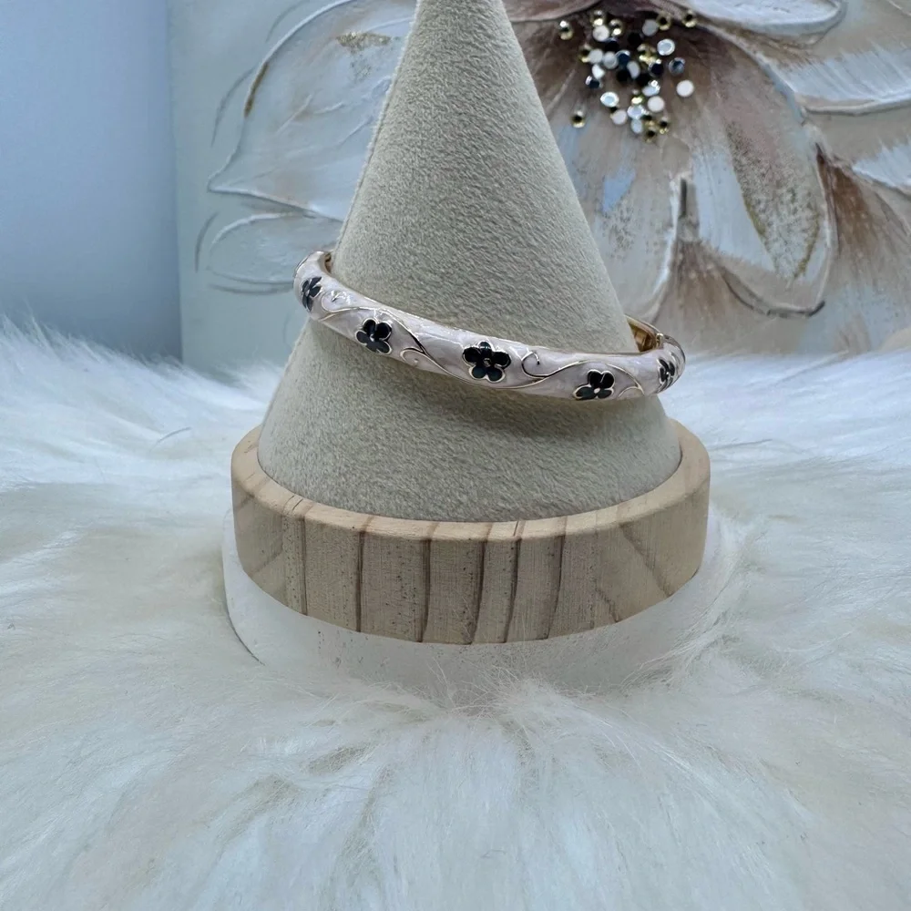 Elegant Floral Gold and Black Bangle